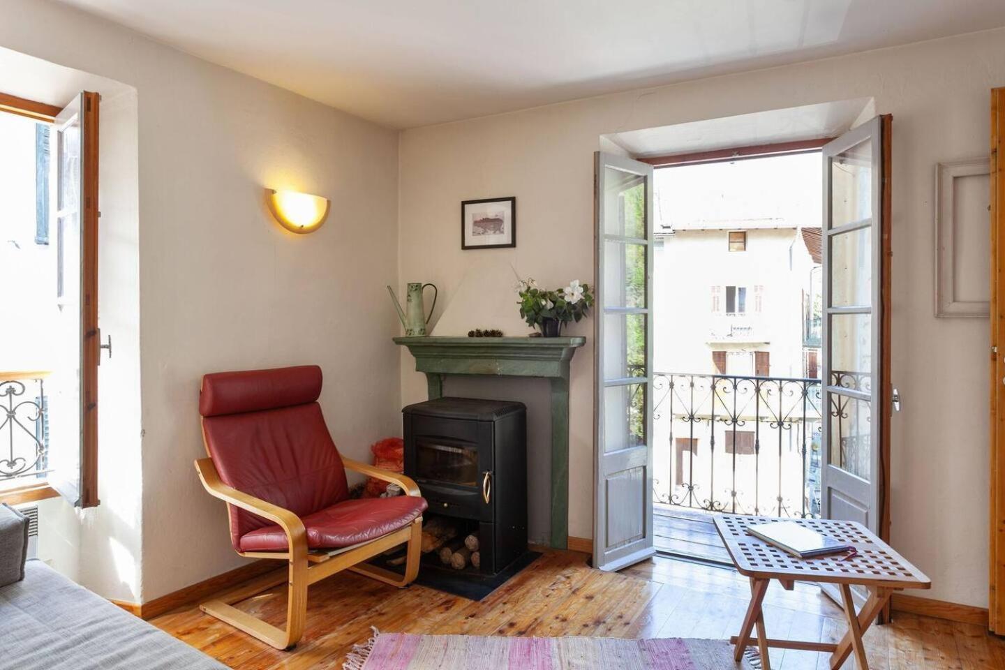 Sunny 1-Bed Apartment In Lovely Mountain Village La Brigue Zewnętrze zdjęcie